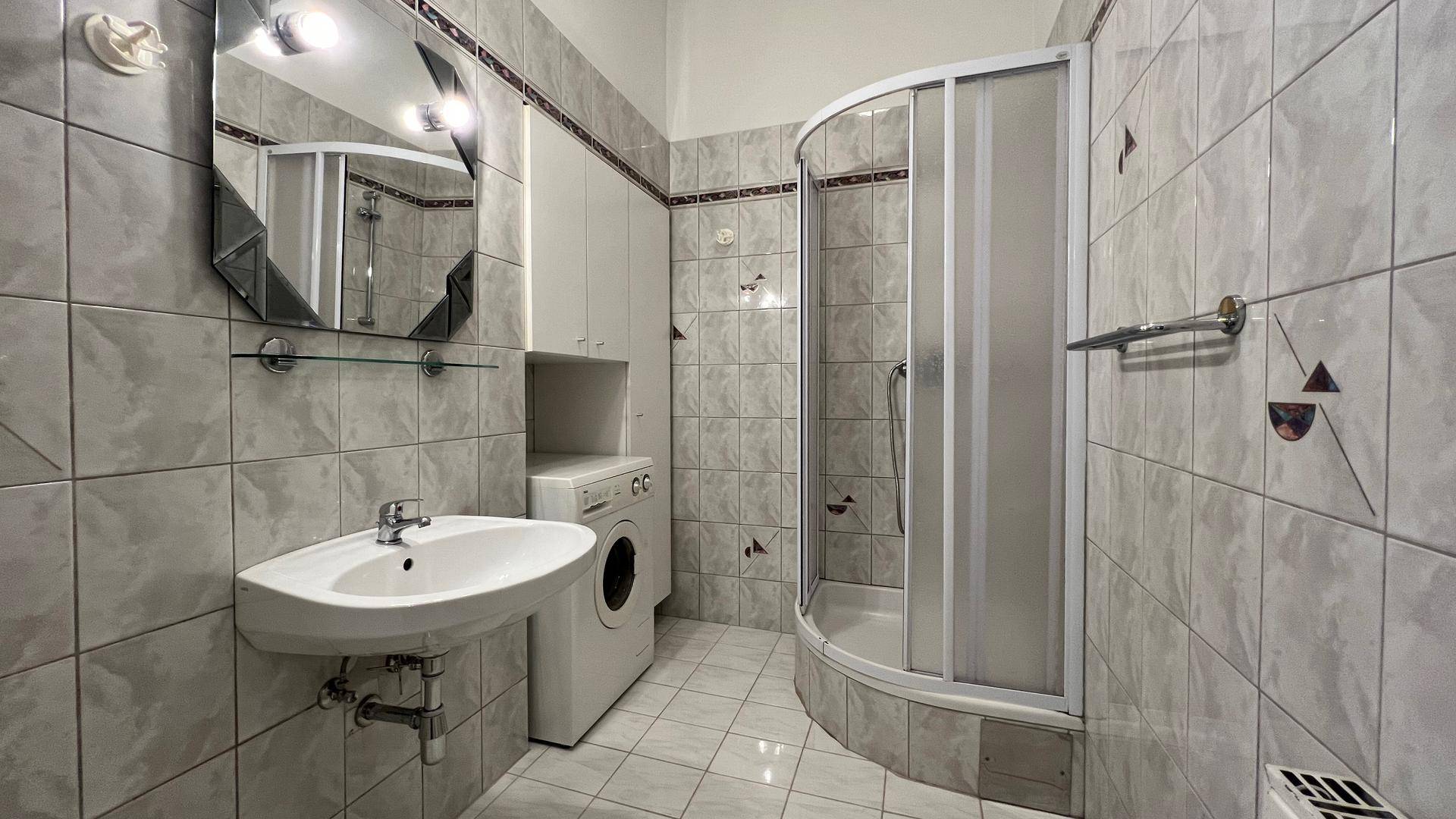Badezimmer quer