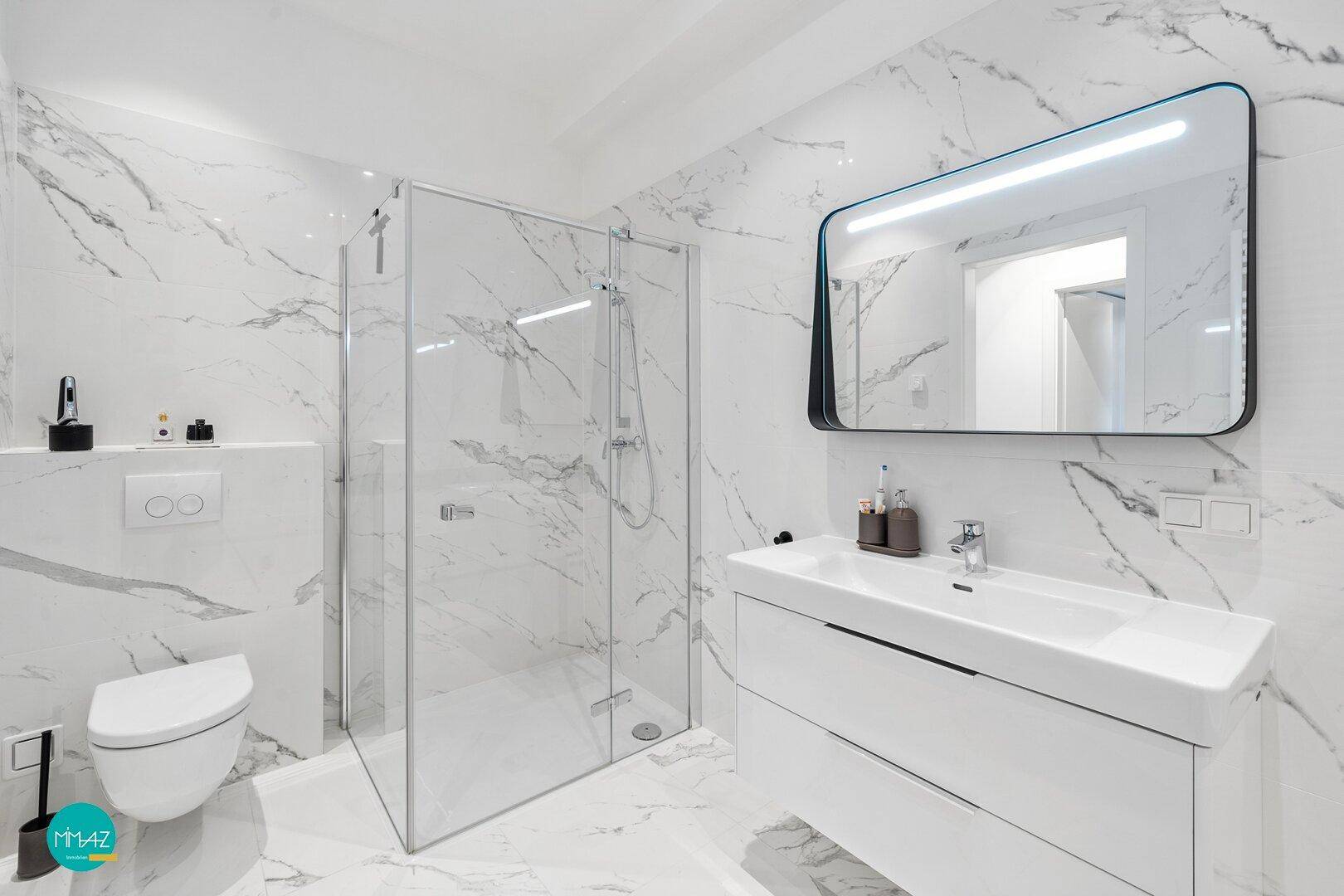 Badezimmer (Dusche, Wanne, WC)