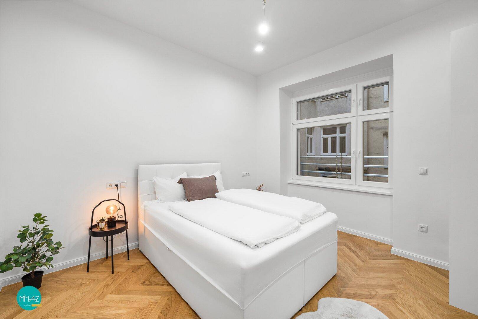 Zimmer mit Schrankraum