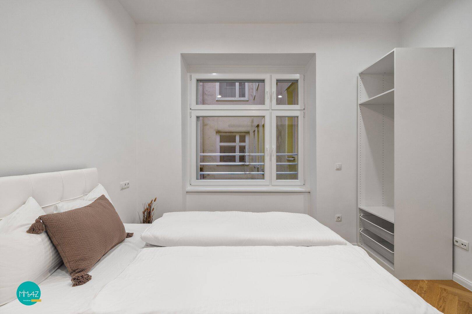 Zimmer mit Schrankraum