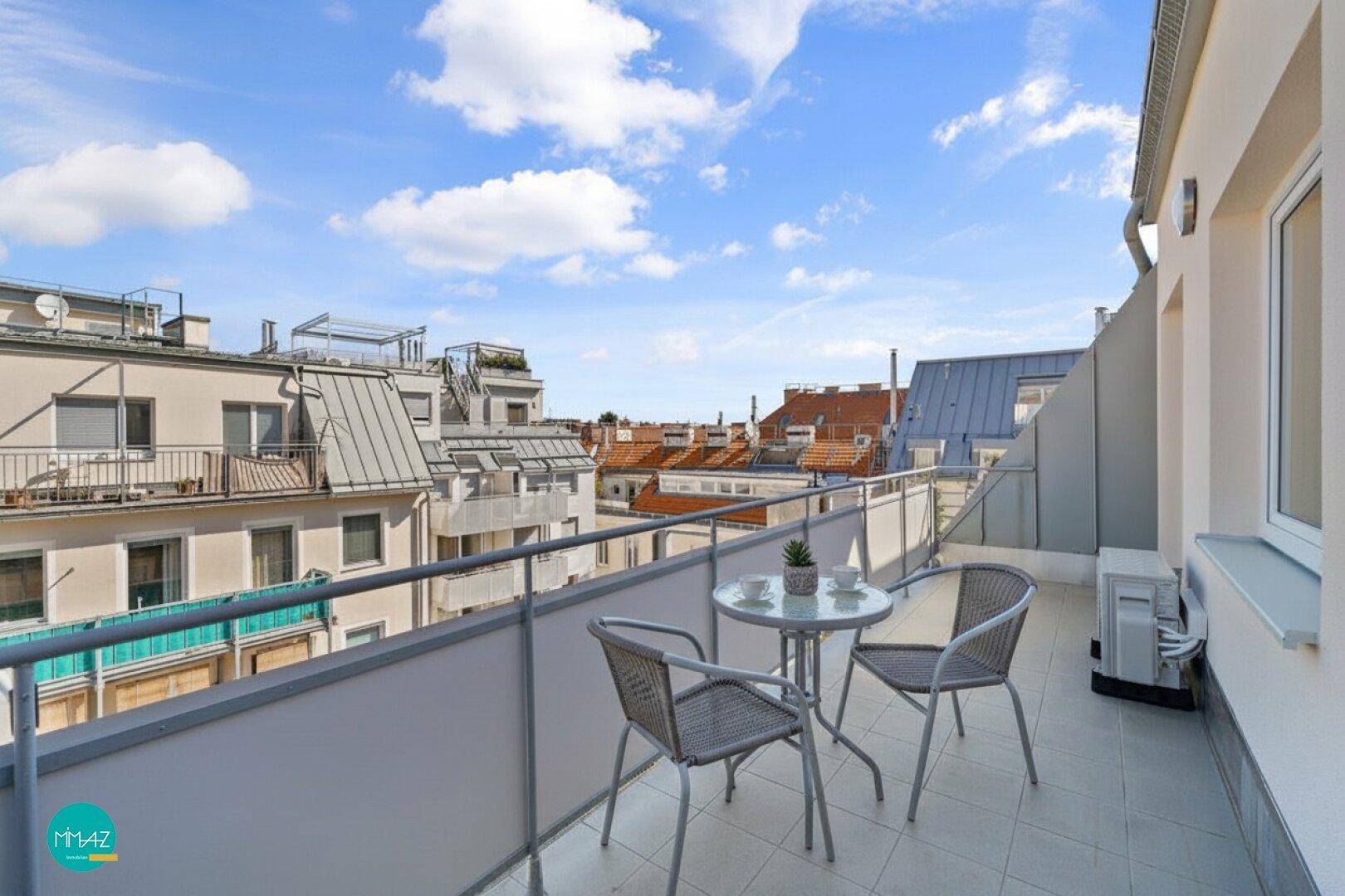 Terrasse KI gestaged