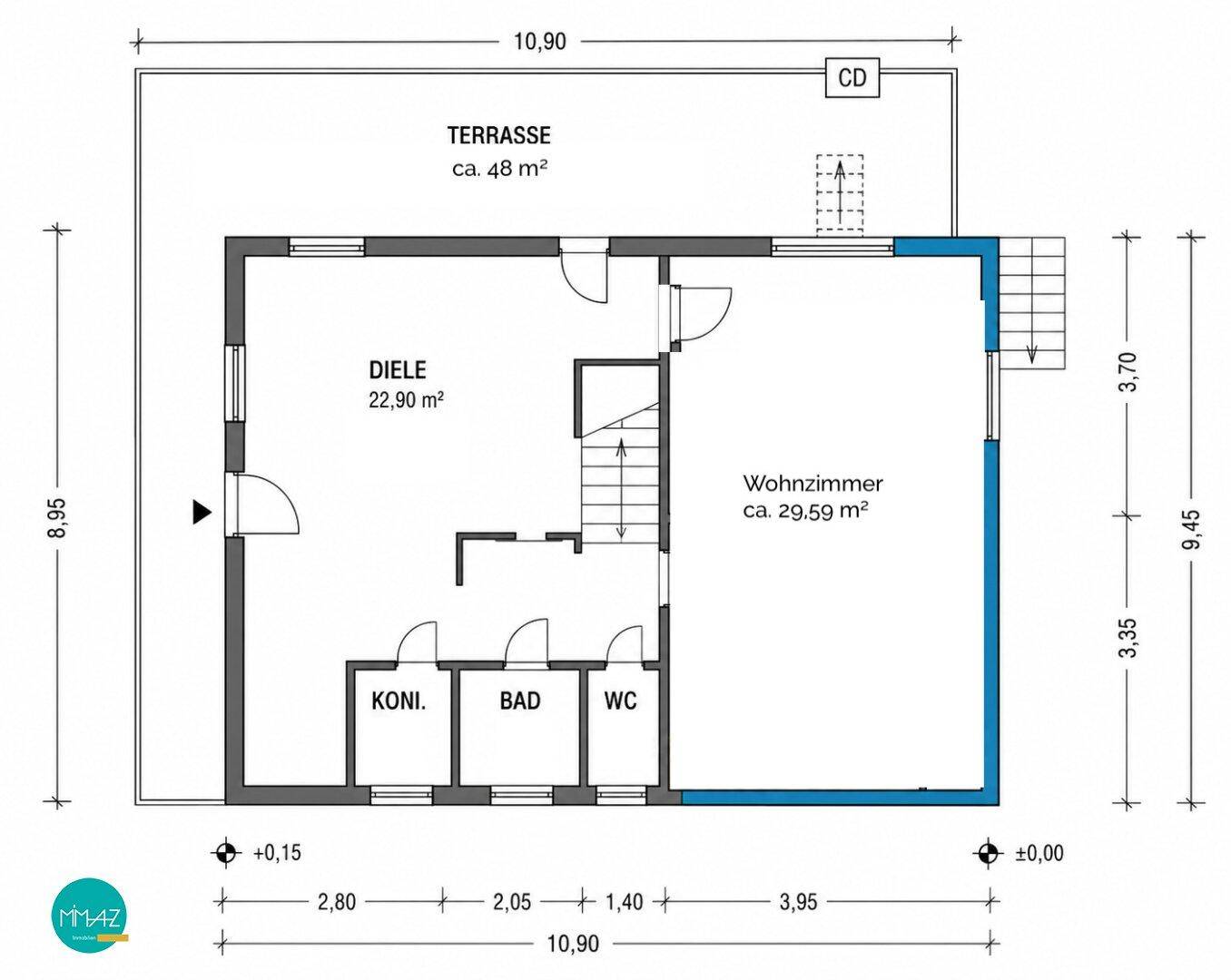 Grundriss des Erdgeschosses mit großem Wohnzimmer, Diele, Bad, WC und einer weitläufigen Terrasse.