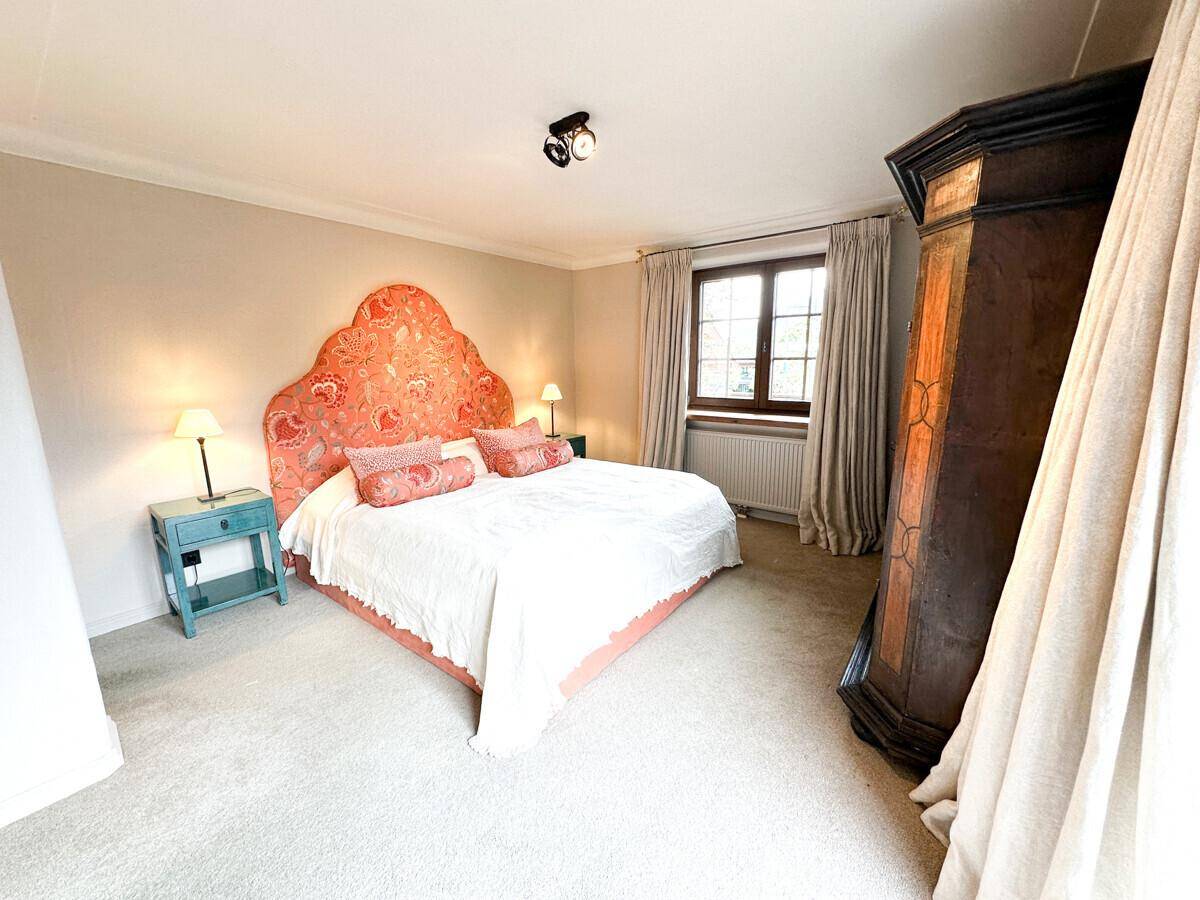 Schlafzimmer 1