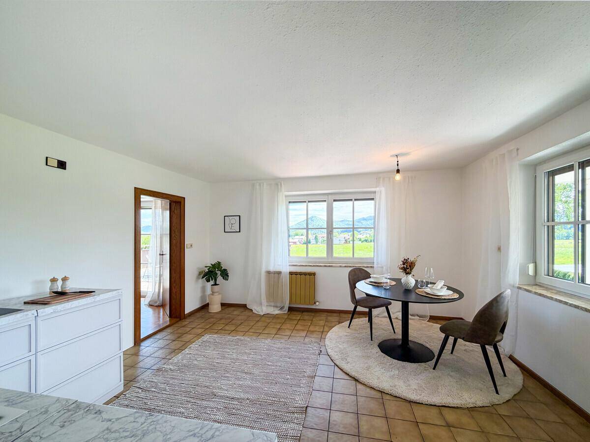Gepflegtes Wohnhaus mit zweiWohneinheitenund Ausbaupotenzial imDachgeschoss - Ansicht 3