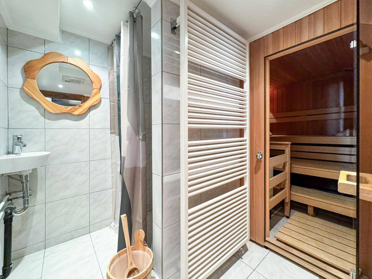 Sauna und Dusche im KG
