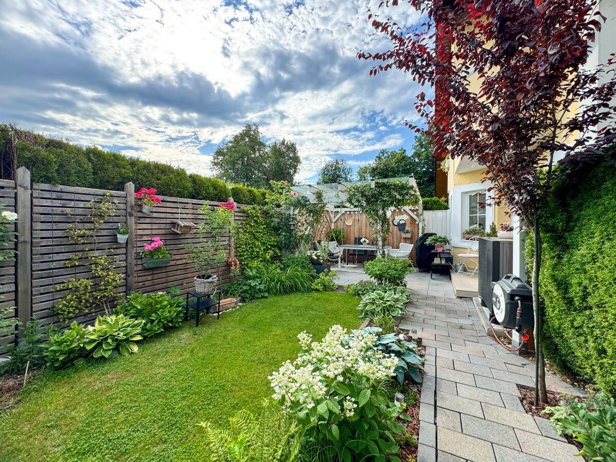 Garten mit Pergola