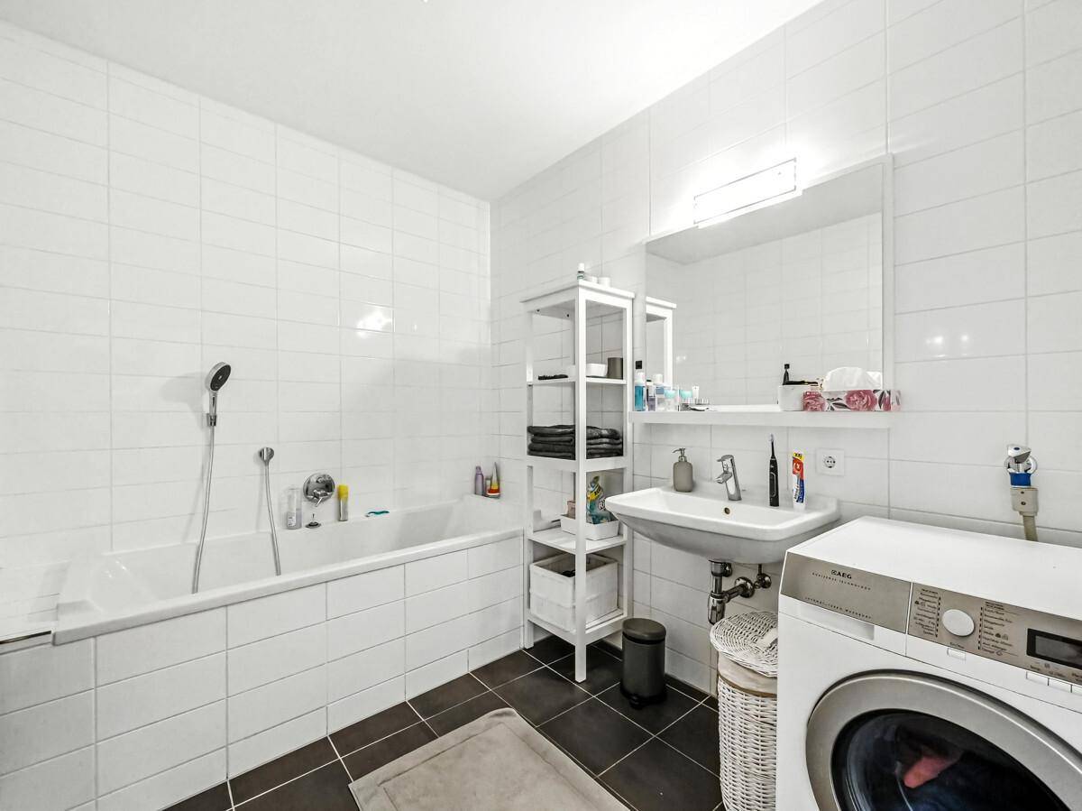 08 Badezimmer mit Wanne