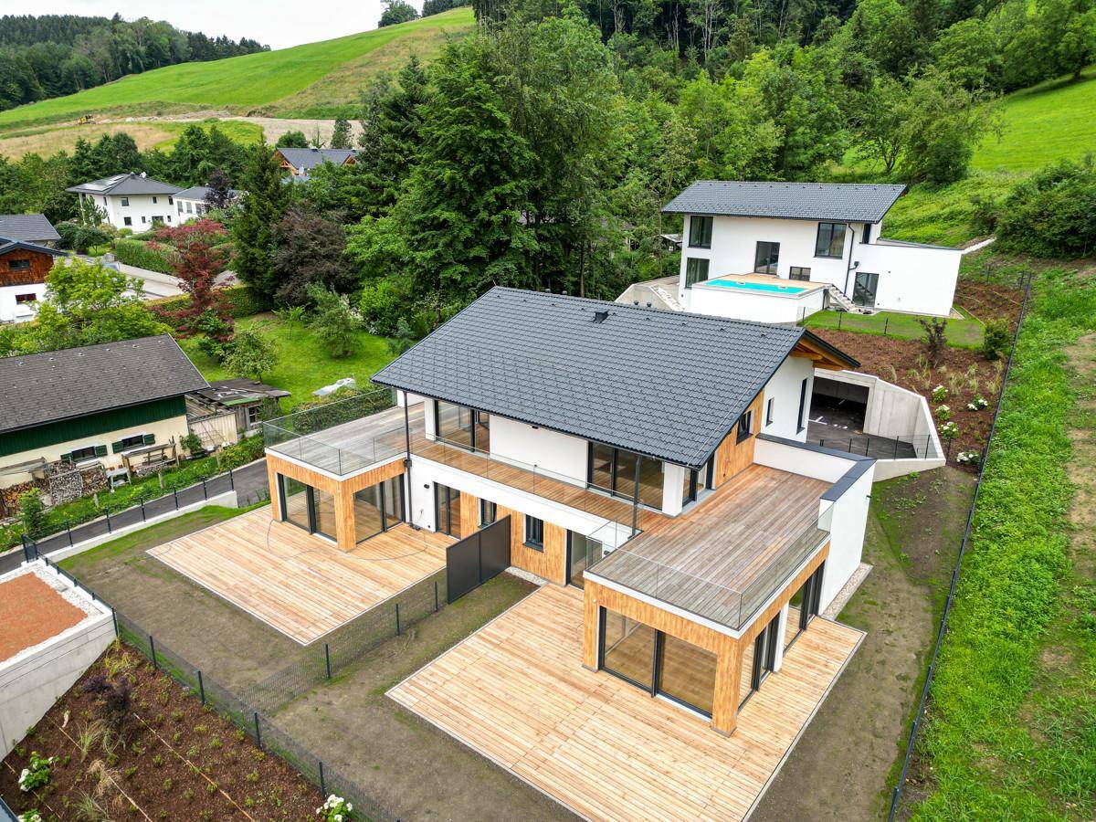 10 90 m² Terrasse mit Seeblick