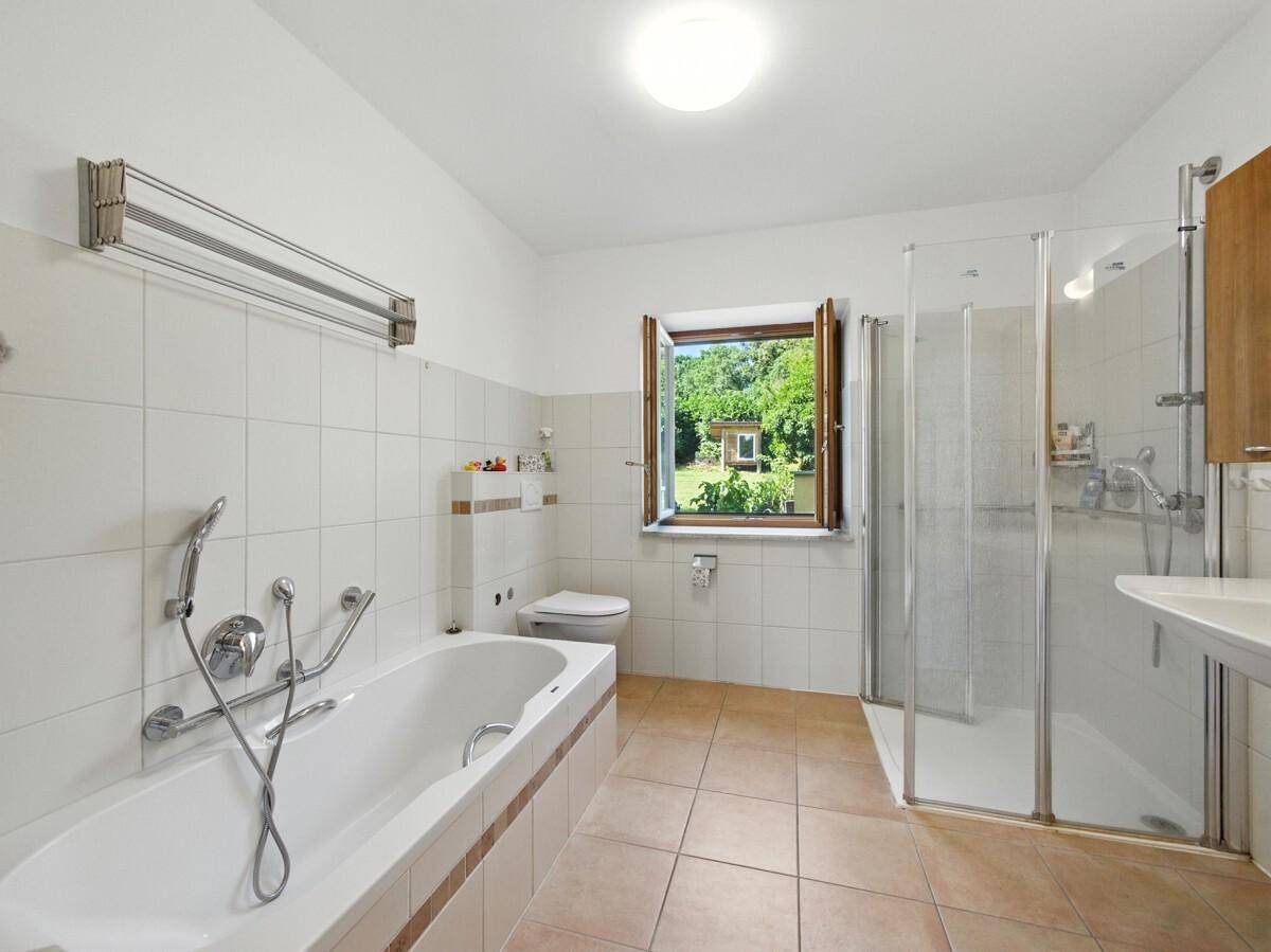 18 Badezimmer EG