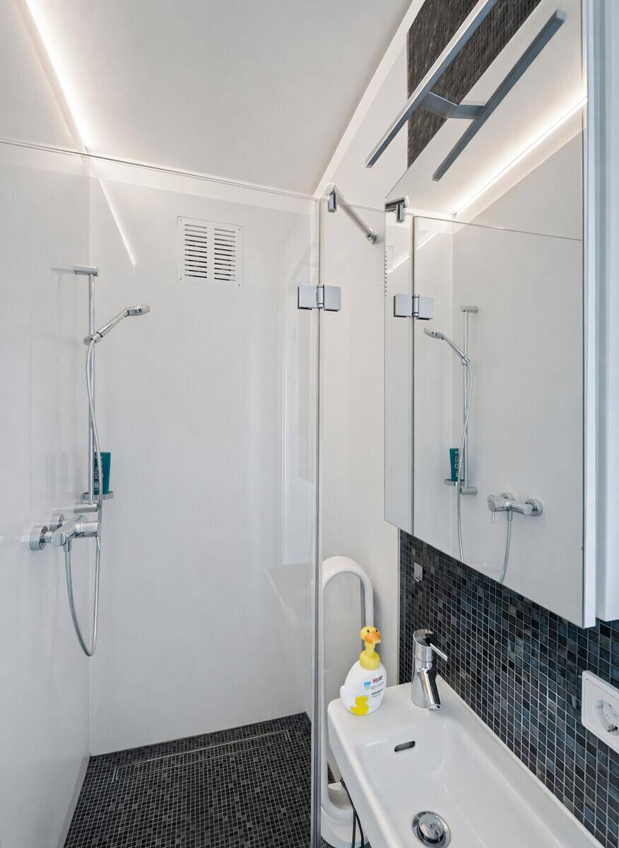 11 Badezimmer 2