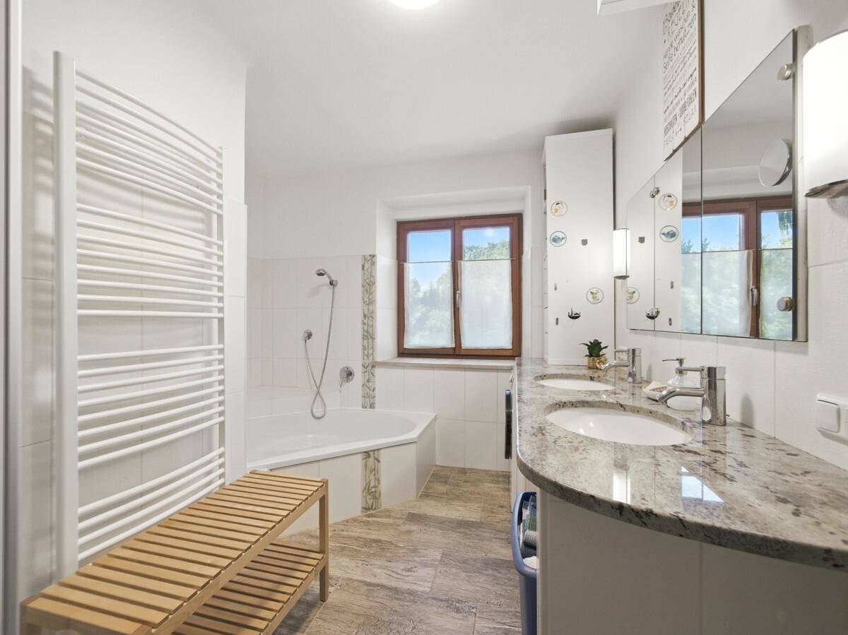 16 Badezimmer OG