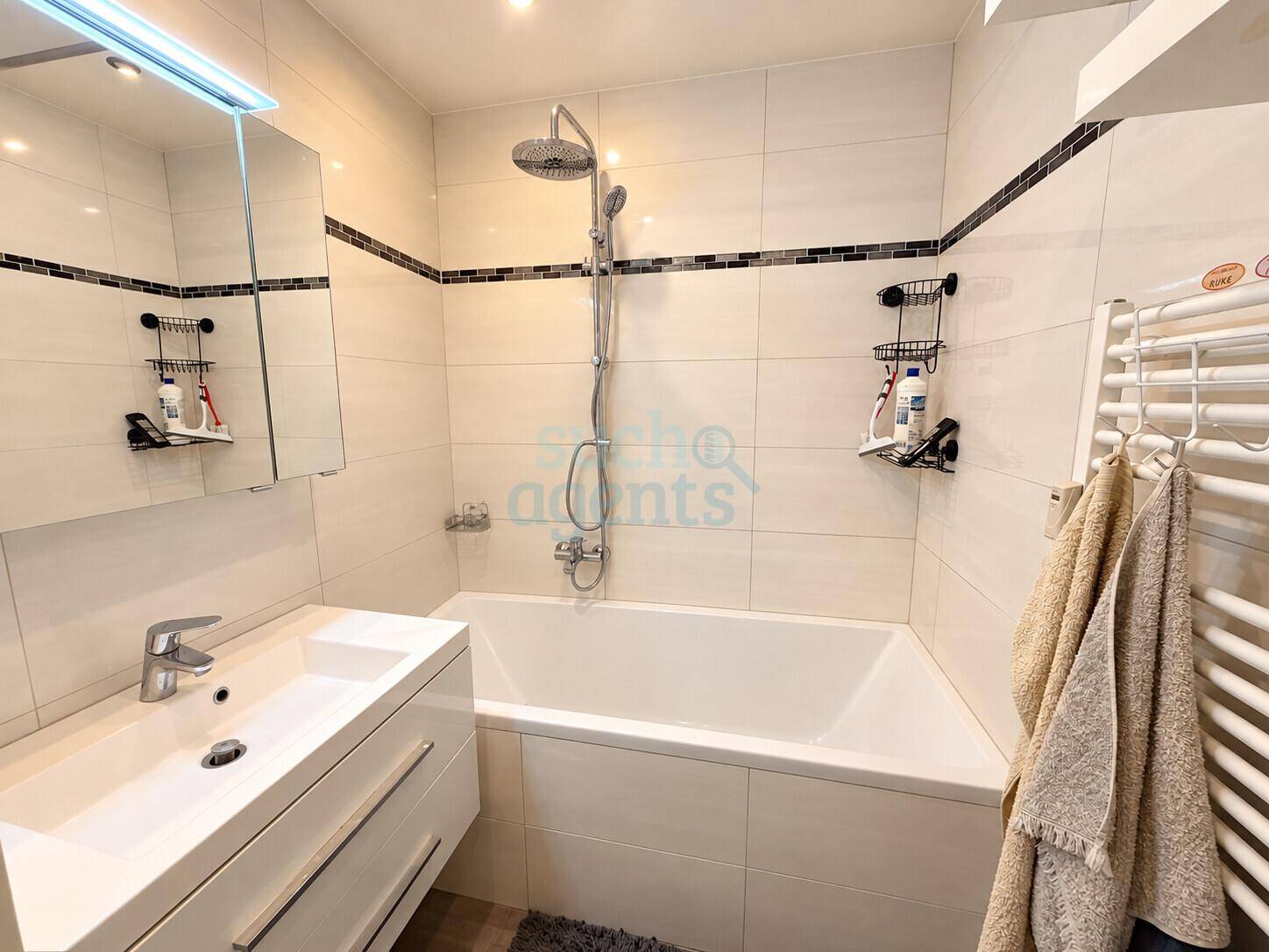 Modernes Badezimmer