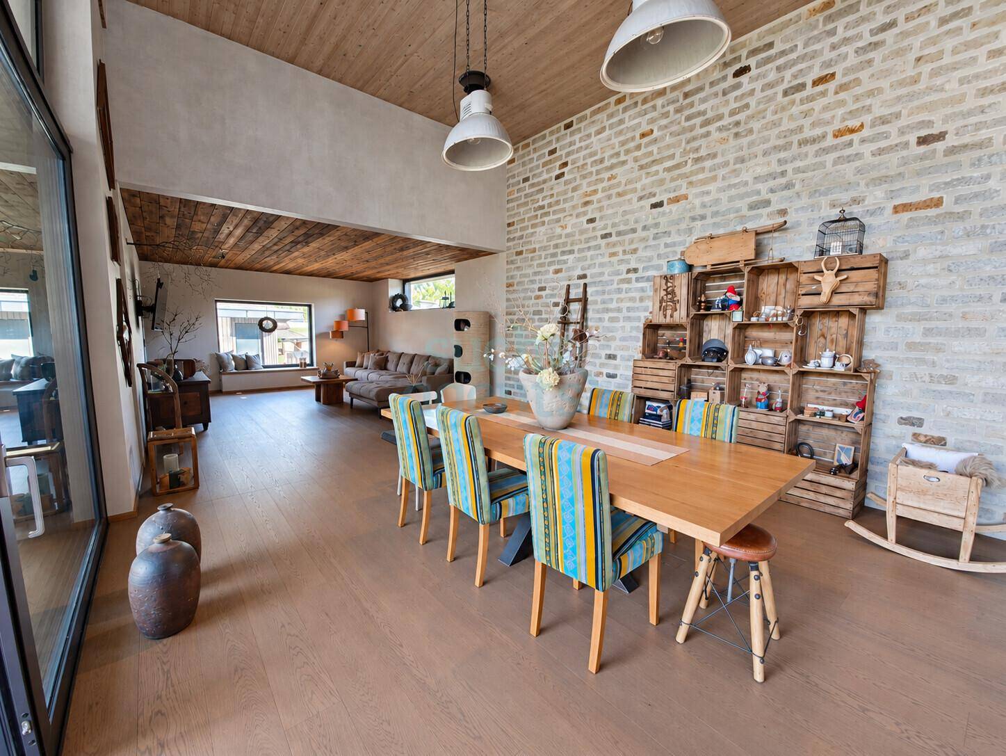 Essbereich mit Wohnzimmer