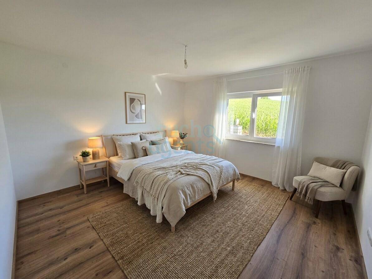 Wie Erstbezug! Renovierter Bungalow mit Panoramablick, großem Garten, Vollkeller, Doppelgarage, uvm. – pohled 4