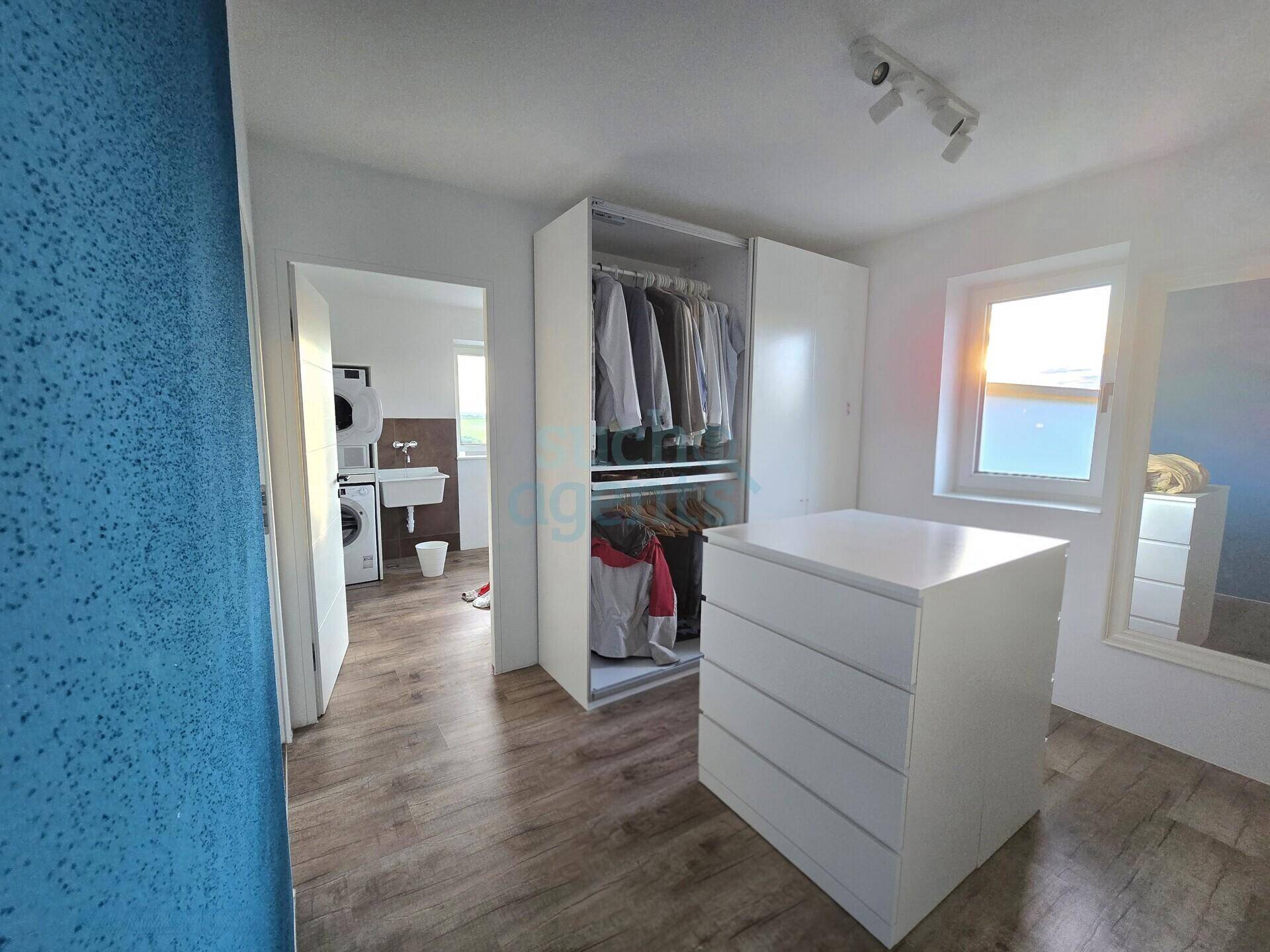 Begehbarer Kleiderschrank