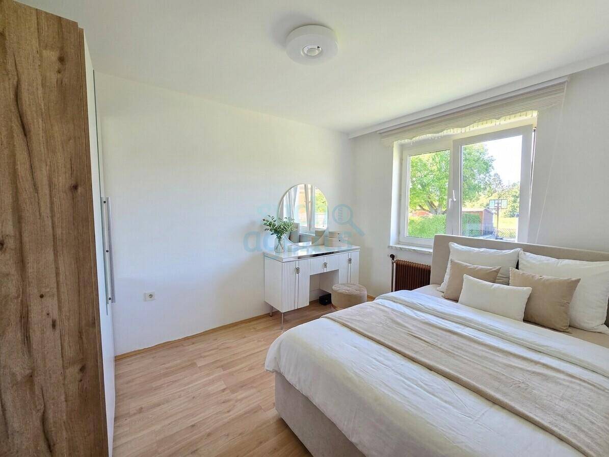 Zweifamilienhaus mit Ausbaupotential in ruhiger Siedlungslage – pohled 2