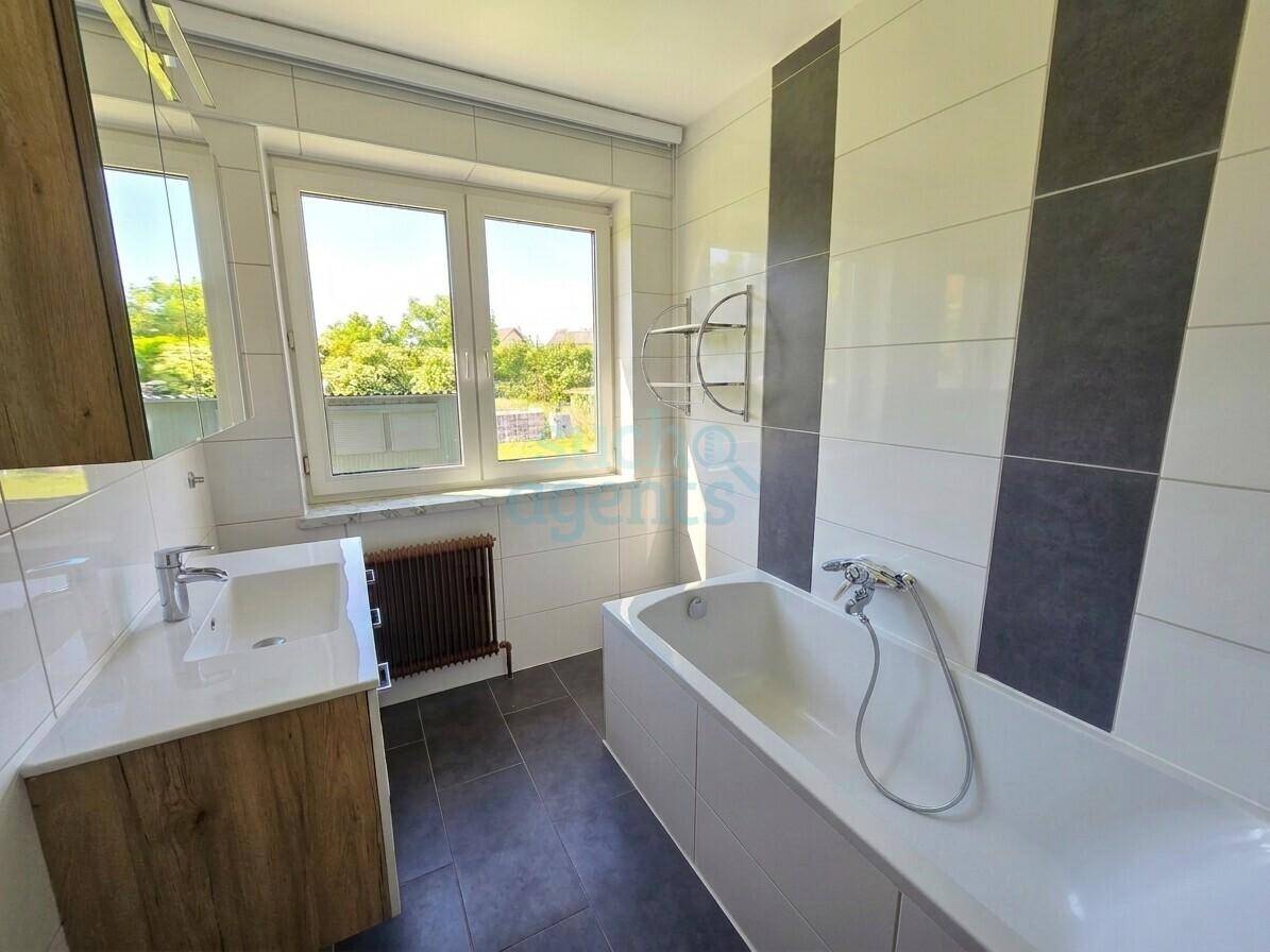 Zweifamilienhaus mit Ausbaupotential in ruhiger Siedlungslage – pohled 5