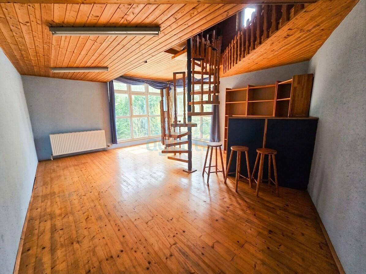 Neuer Preis! Mehrfamilienhaus mit Top-Preis-Leistung – 2 Einheiten, Pool, Sauna &amp; ca. 9.000 m² Grund – pohled 4
