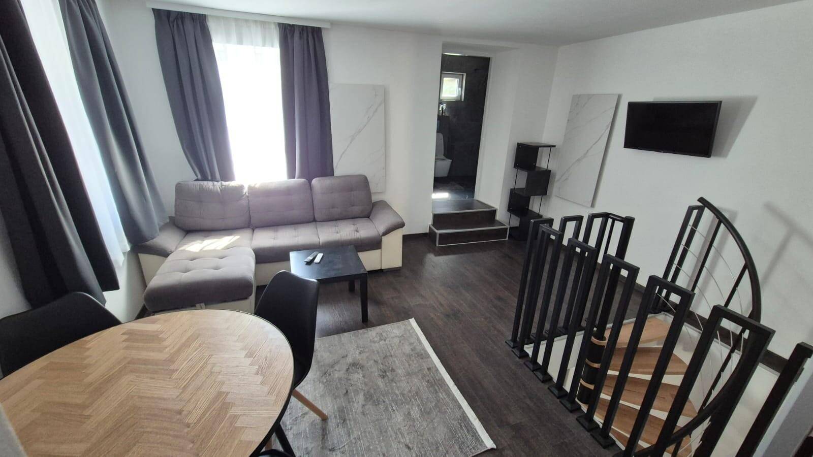 Neuwertiges Mehrfamilienhaus mit 3 Wohneinheiten in ruhiger Lage – pohled 4