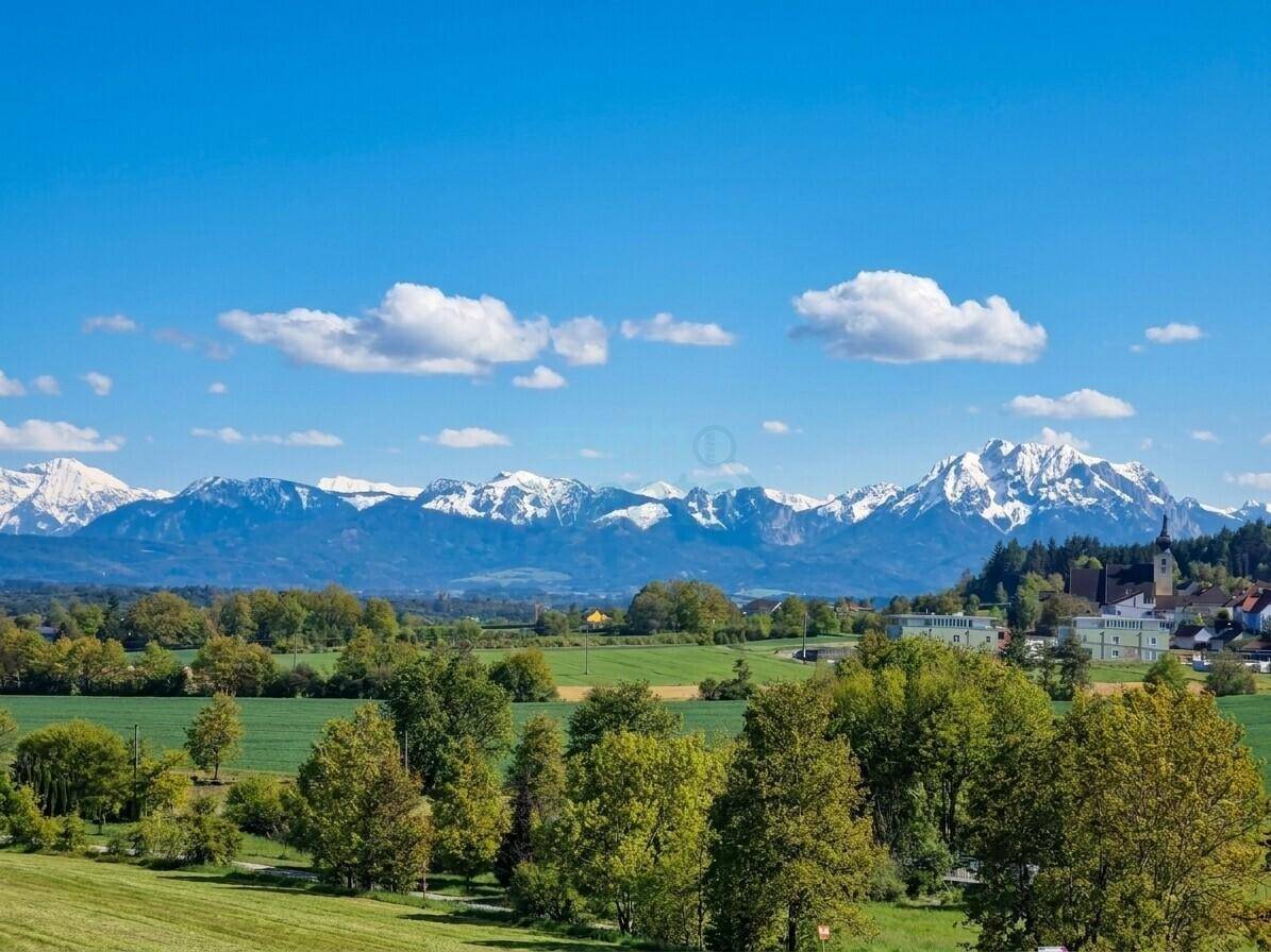 Wie Erstbezug! Renovierter Bungalow mit Panoramablick, großem Garten, Vollkeller, Doppelgarage, uvm. – pohled 2