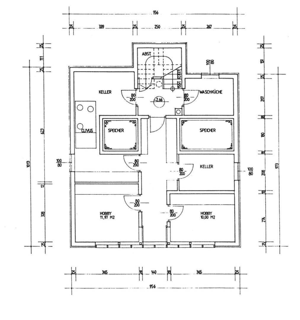 Grundriss des Kellergeschosses mit Hobbyräumen, Waschküche, Abstellräumen und weiteren Kellerräumen.