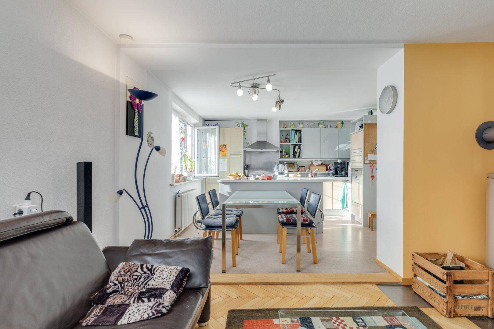 Familien-Traum ! Doppelhaushälfte mit 150m², 6 Zimmern und 2 Bädern - Ansicht 3