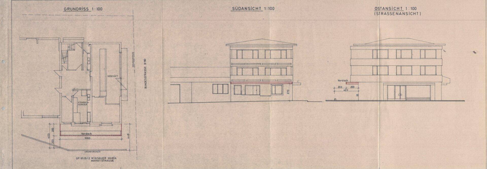 Übersicht der Baupläne mit Grundriss und Ansichten des Gebäudes von Süden und Osten.