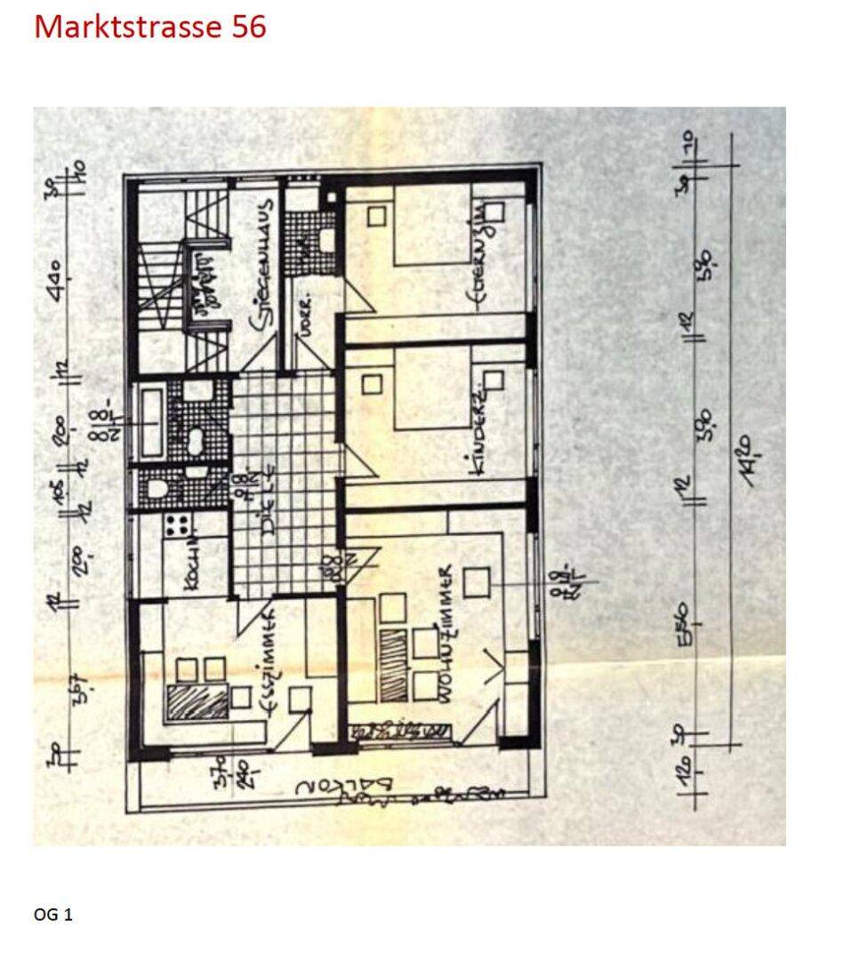 Grundriss des Obergeschosses mit Küche, Wohnzimmer, Schlafzimmern und Balkon, gut aufgeteilt.