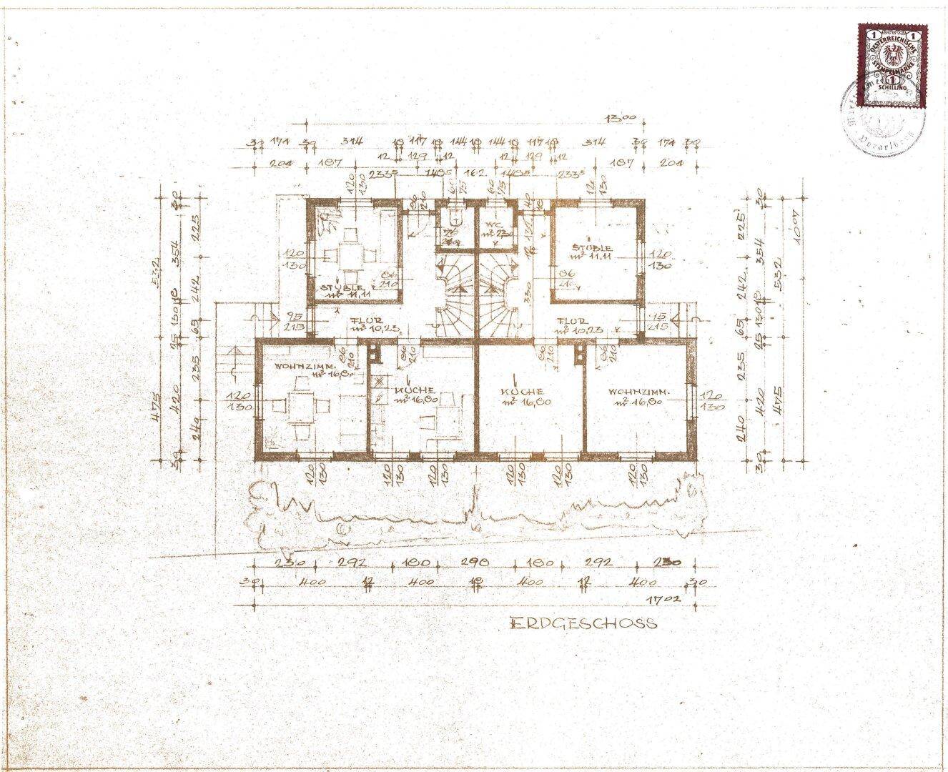Handgezeichneter Grundriss des Erdgeschosses mit Wohnzimmer, Küche und weiteren Räumen.