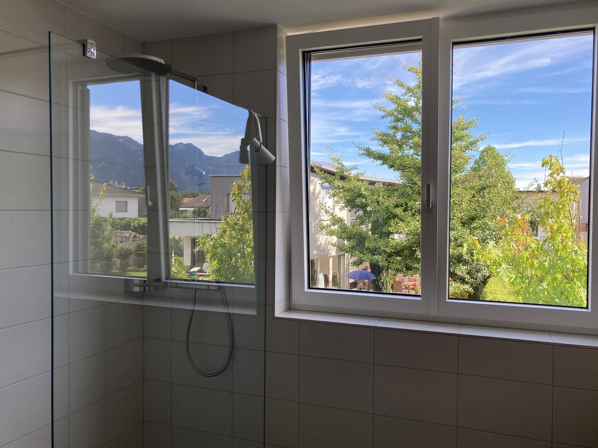 Tageslicht-Badezimmer barrierefrei
