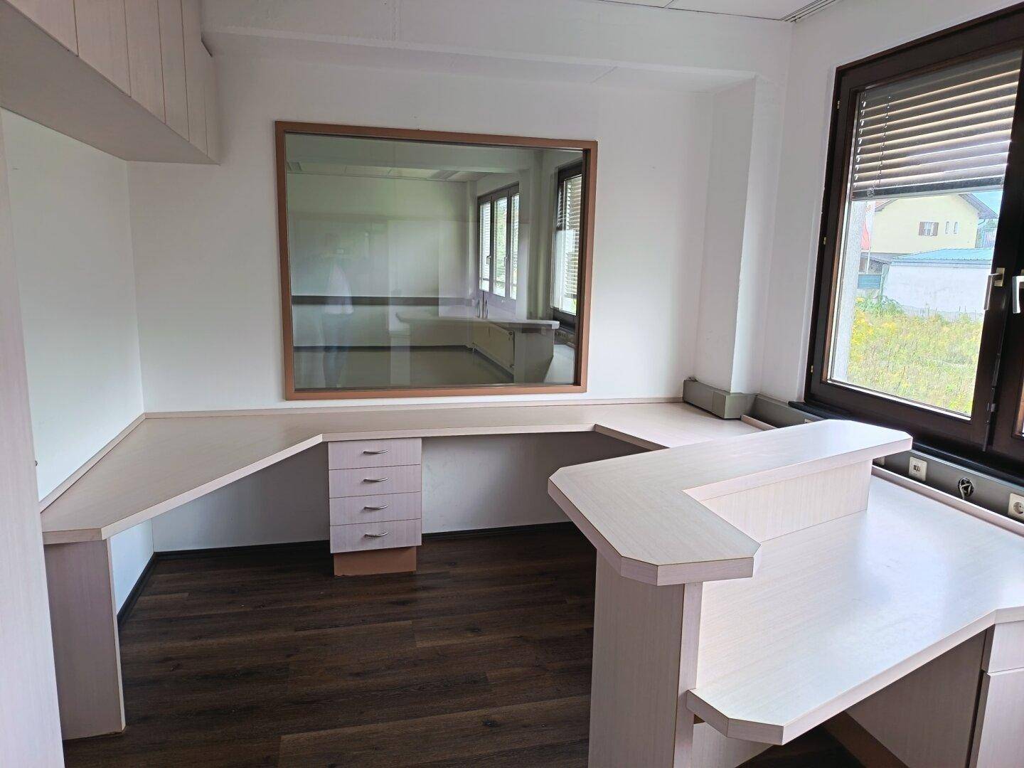Ideal für Anleger und Firmen!! Es gibt ein Gewerbeobjekt mit 5 Garconnieren und einer 2 Zimmerwohnung in Innsbruck zu erwerben. – pohled 2