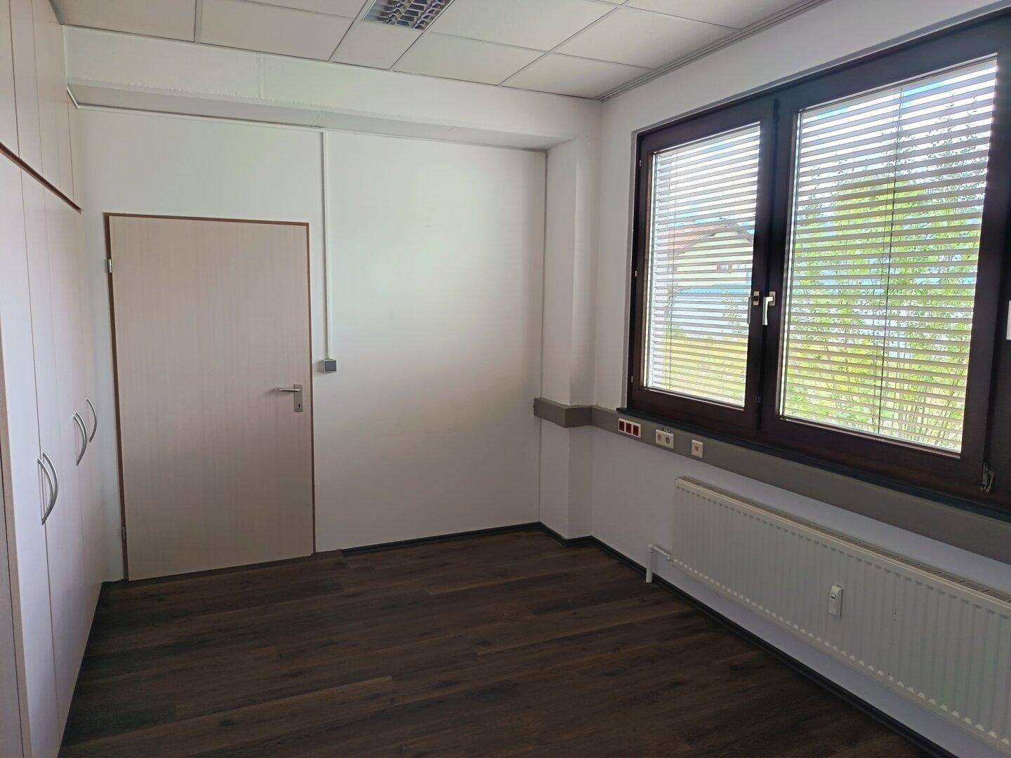 Ideal für Anleger und Firmen!! Es gibt ein Gewerbeobjekt mit 5 Garconnieren und einer 2 Zimmerwohnung in Innsbruck zu erwerben. – pohled 5