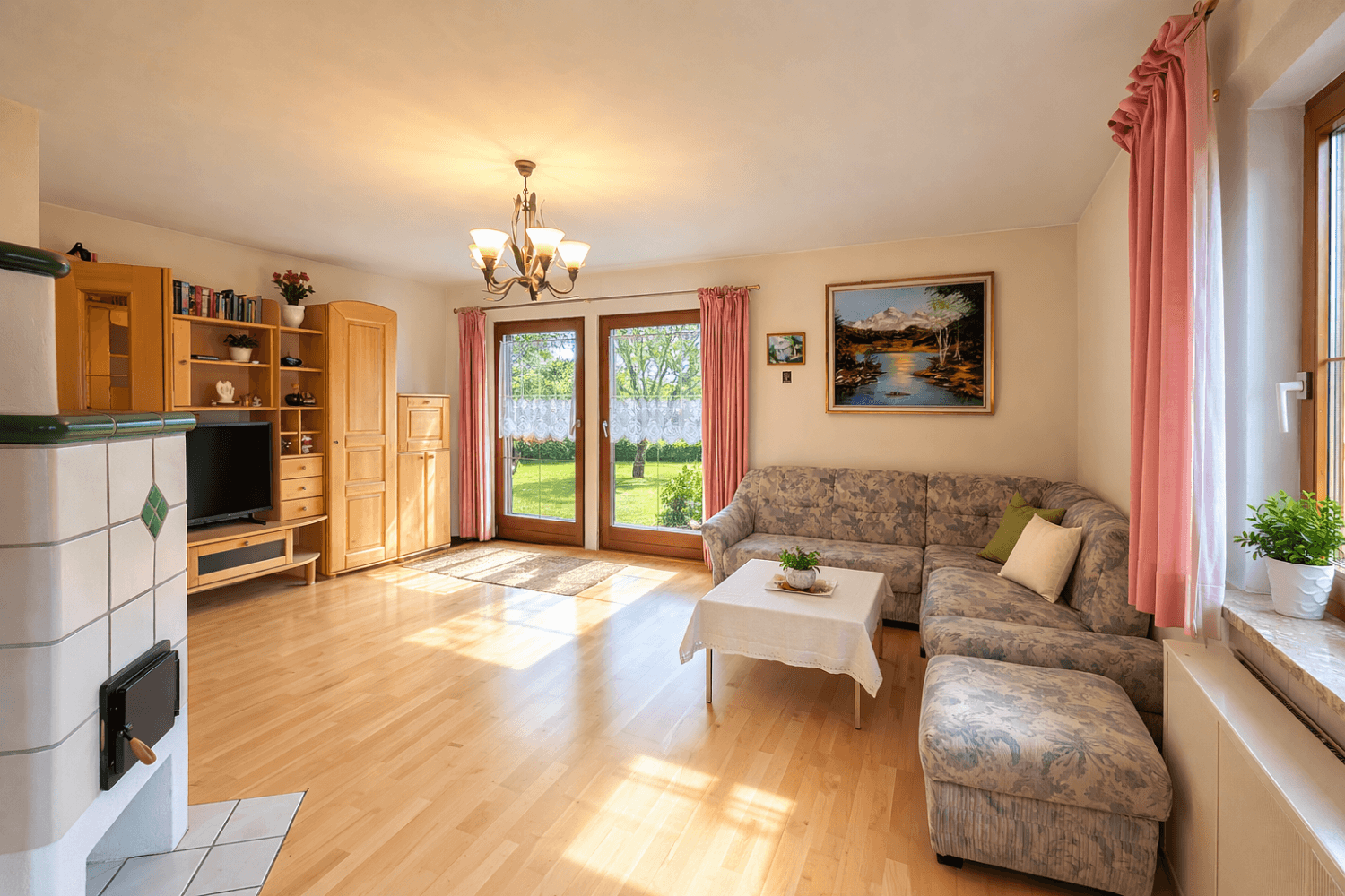 Charmantes, renovierungsbedürftiges Haus mit großem Garten nahe dem Mattsee - Widok 2