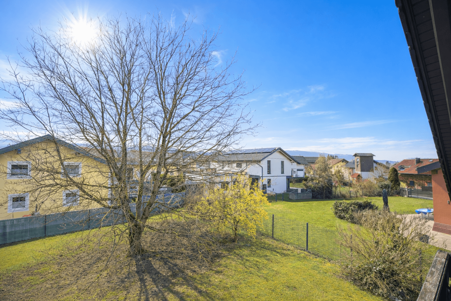 Charmantes, renovierungsbedürftiges Haus mit großem Garten nahe dem Mattsee - Widok 5