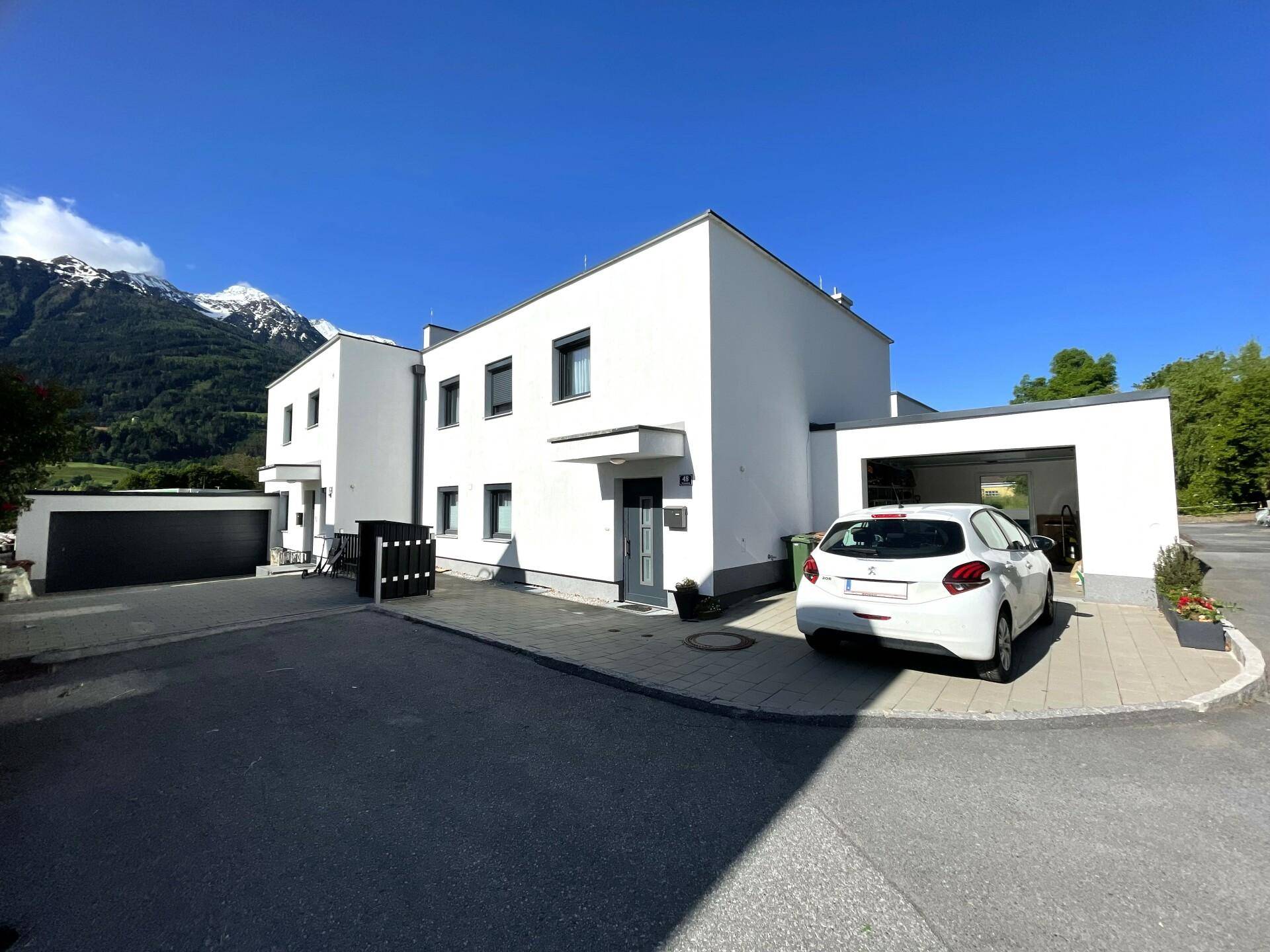 Außenansicht / Garage