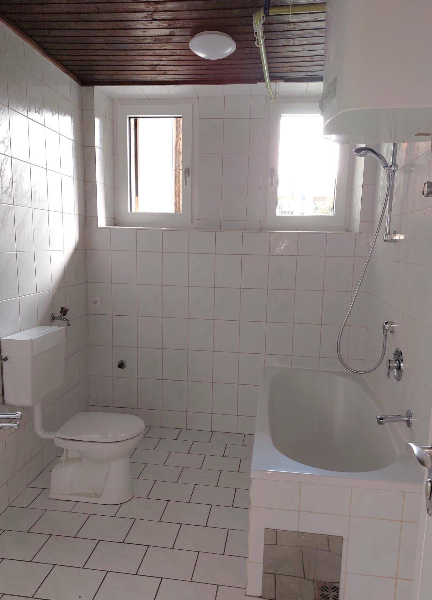 Badezimmer (ca. 6,20 m²)