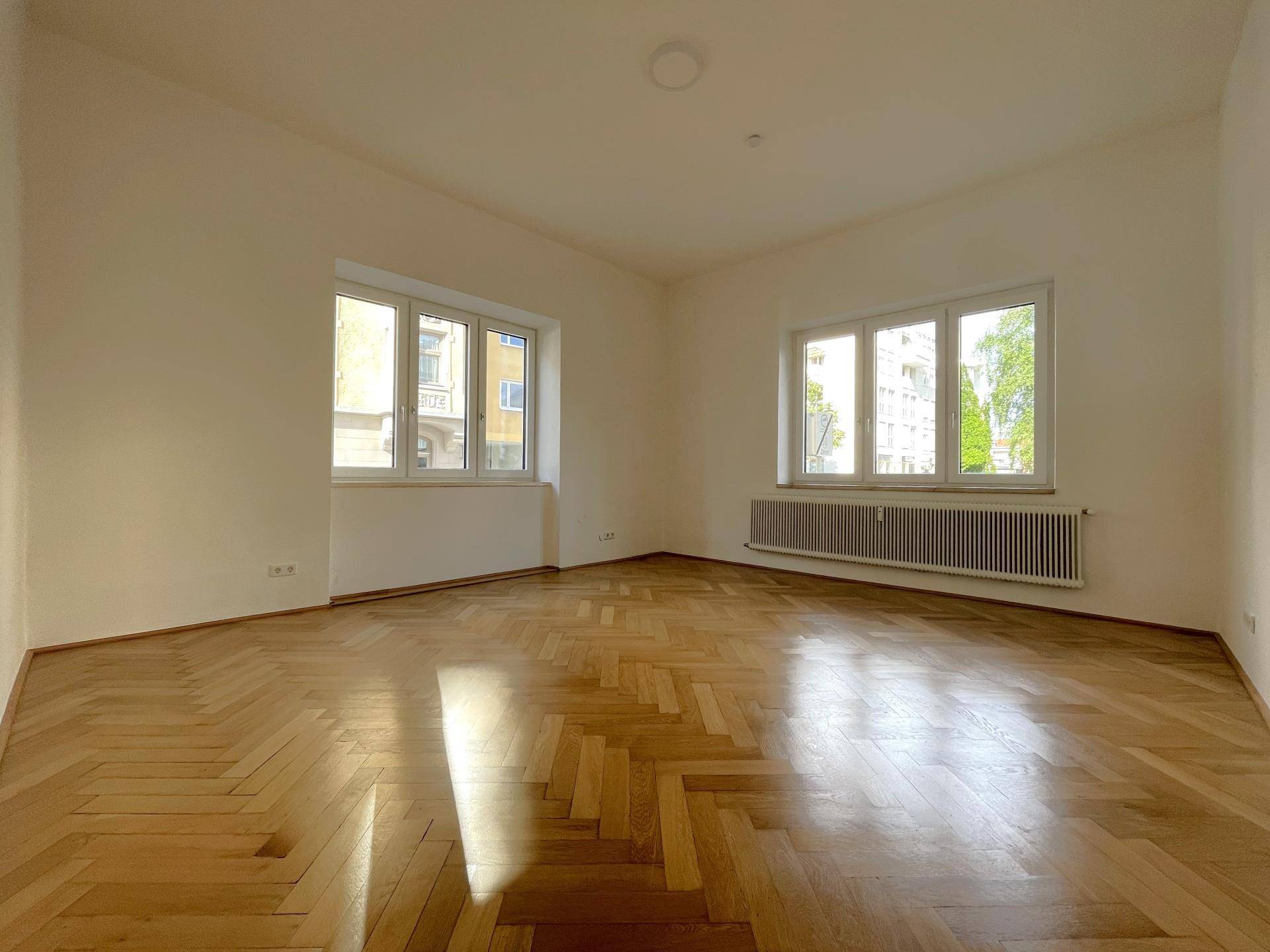 Zimmer / Wohnzimmer (ca. 22,5 m²)