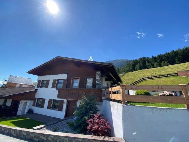 Ansicht Nord mit Garage