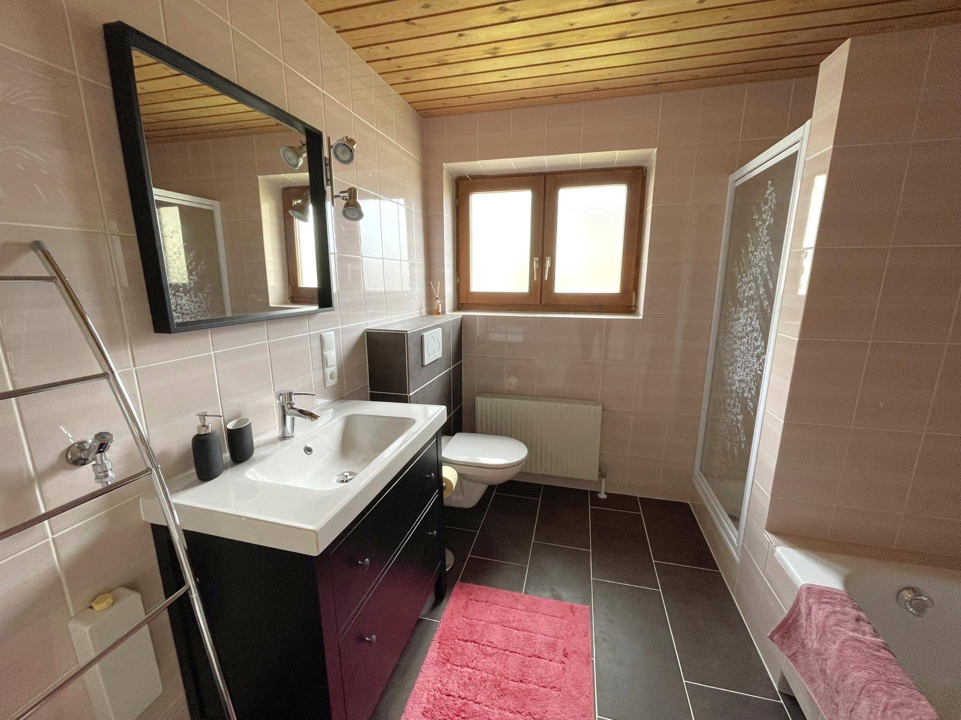 Badezimmer (2-Zimmer Wohnung / Top 3)