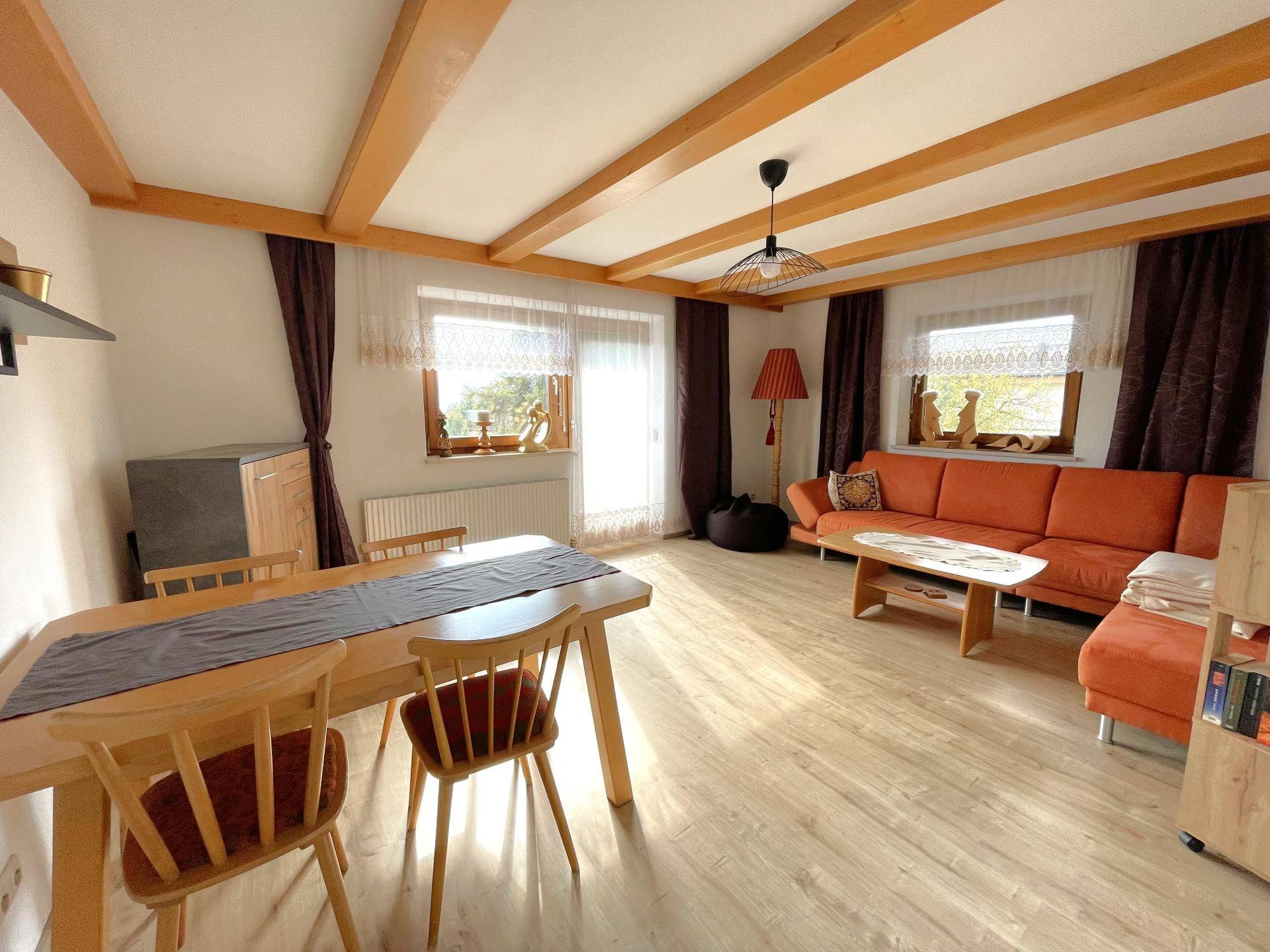 Wohnzimmer (5-Zimmer Wohnung / Top 1)