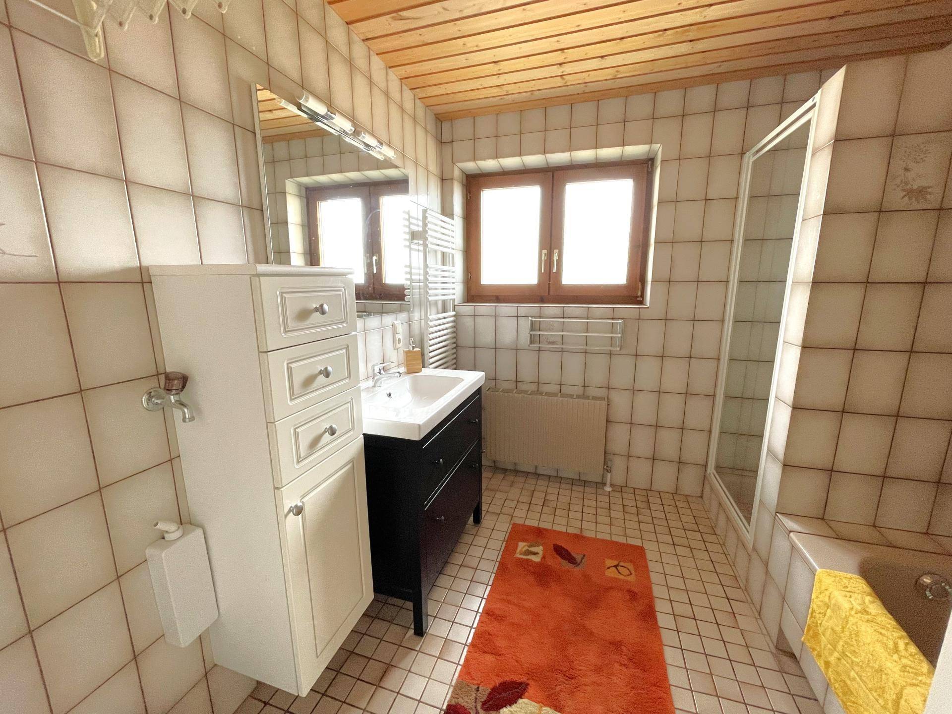 Badezimmer (5-Zimmer Wohnung / Top 1)