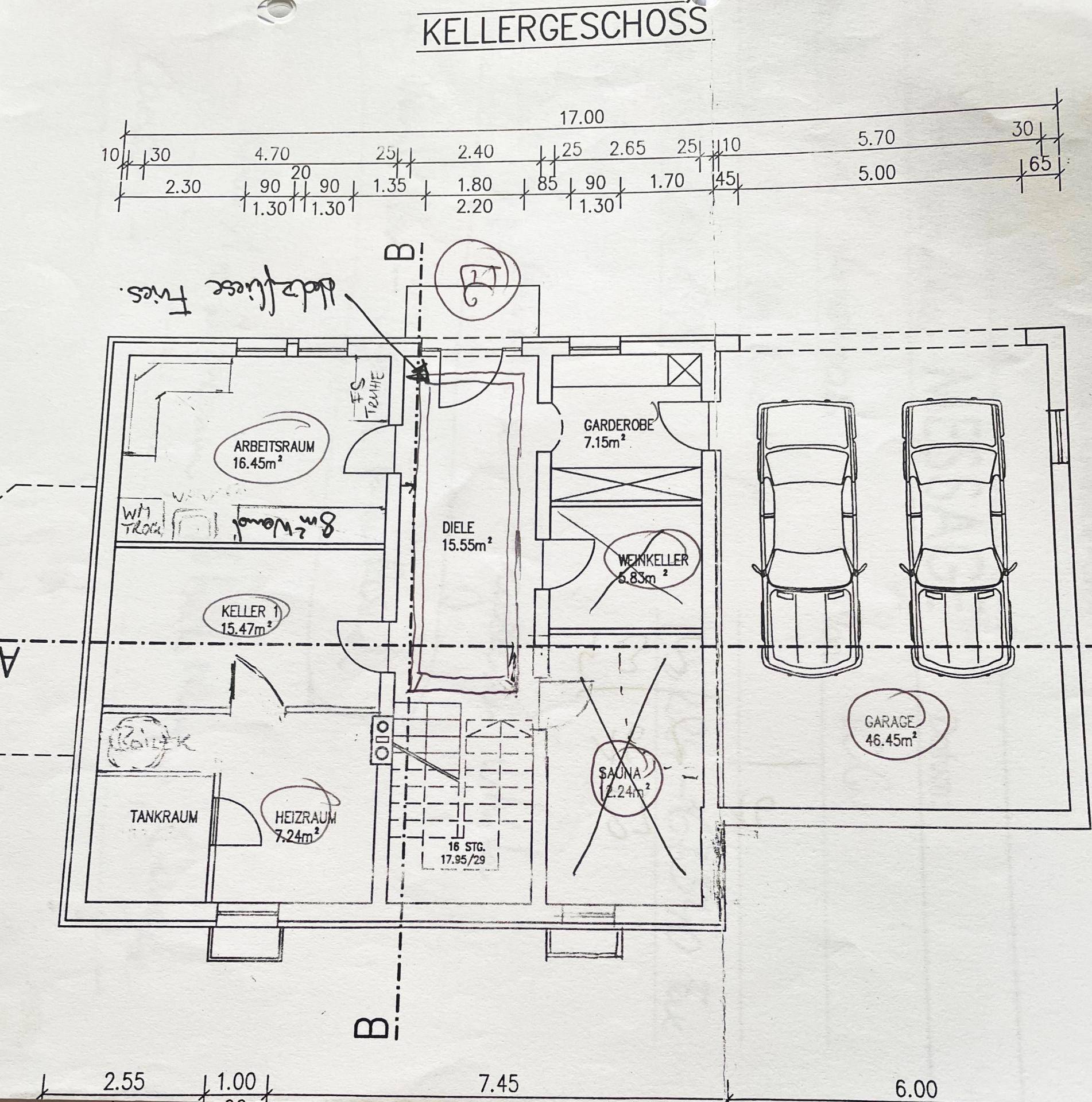 Grundriss des Kellergeschosses mit Garage, Sauna und Abstellräumen.
