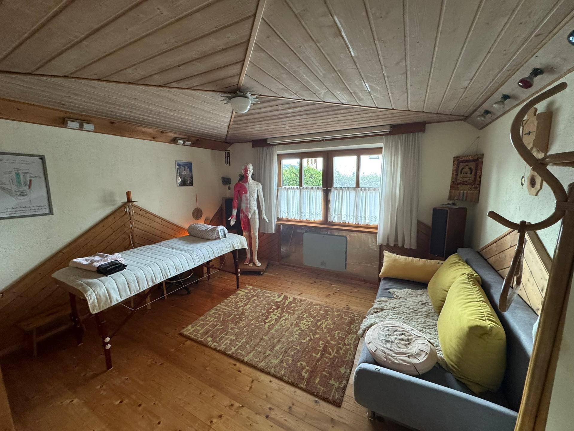 Ruhig gelegenes Mehrfamilienhaus mit drei Einheiten und Garten - Ansicht 4