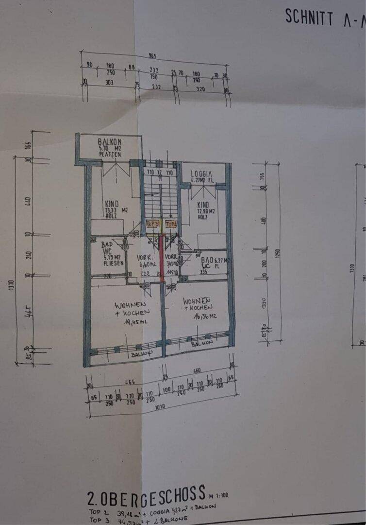 Grundriss des 2. Obergeschosses mit Wohnbereichen, Bädern, Kinderzimmer und Loggia.