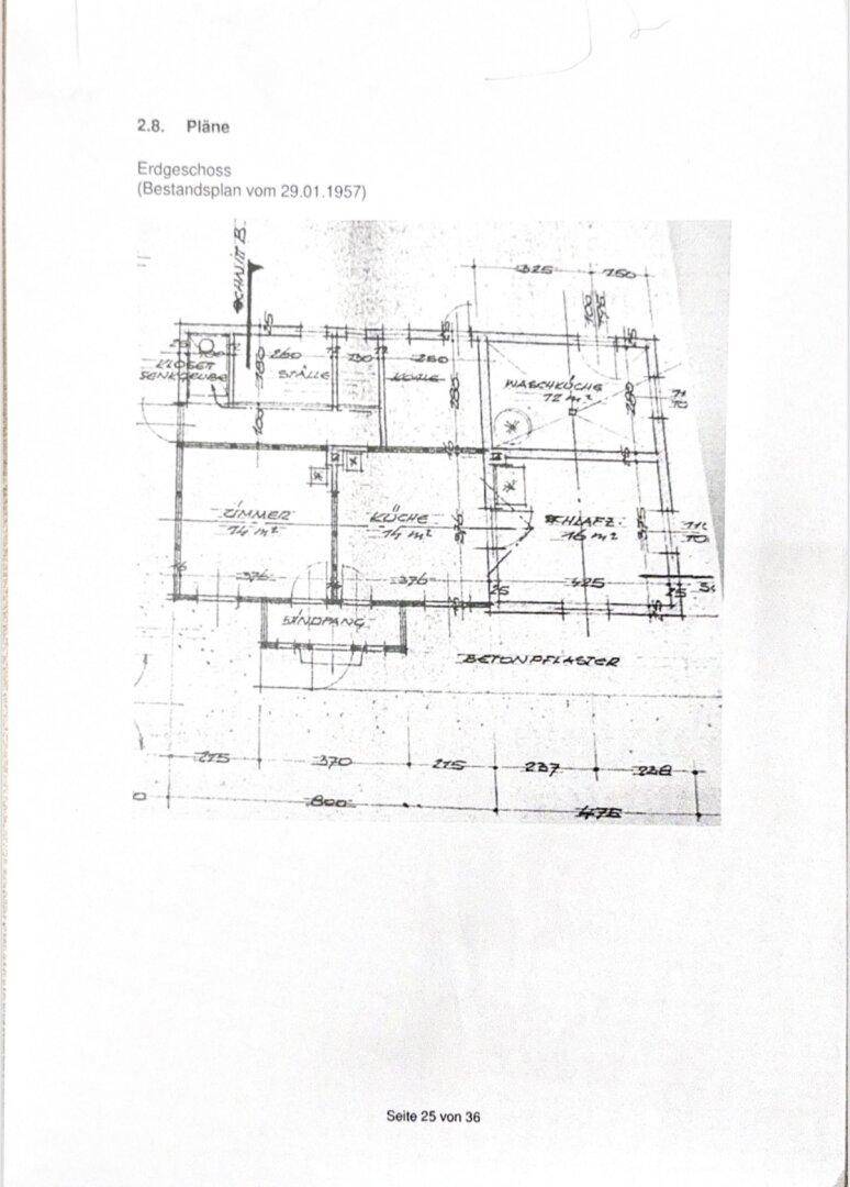 Historischer Grundriss des Erdgeschosses mit Raumaufteilung und Maßen.