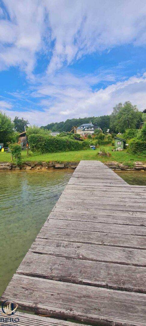 Vom Bootssteg in Richtung der Villa