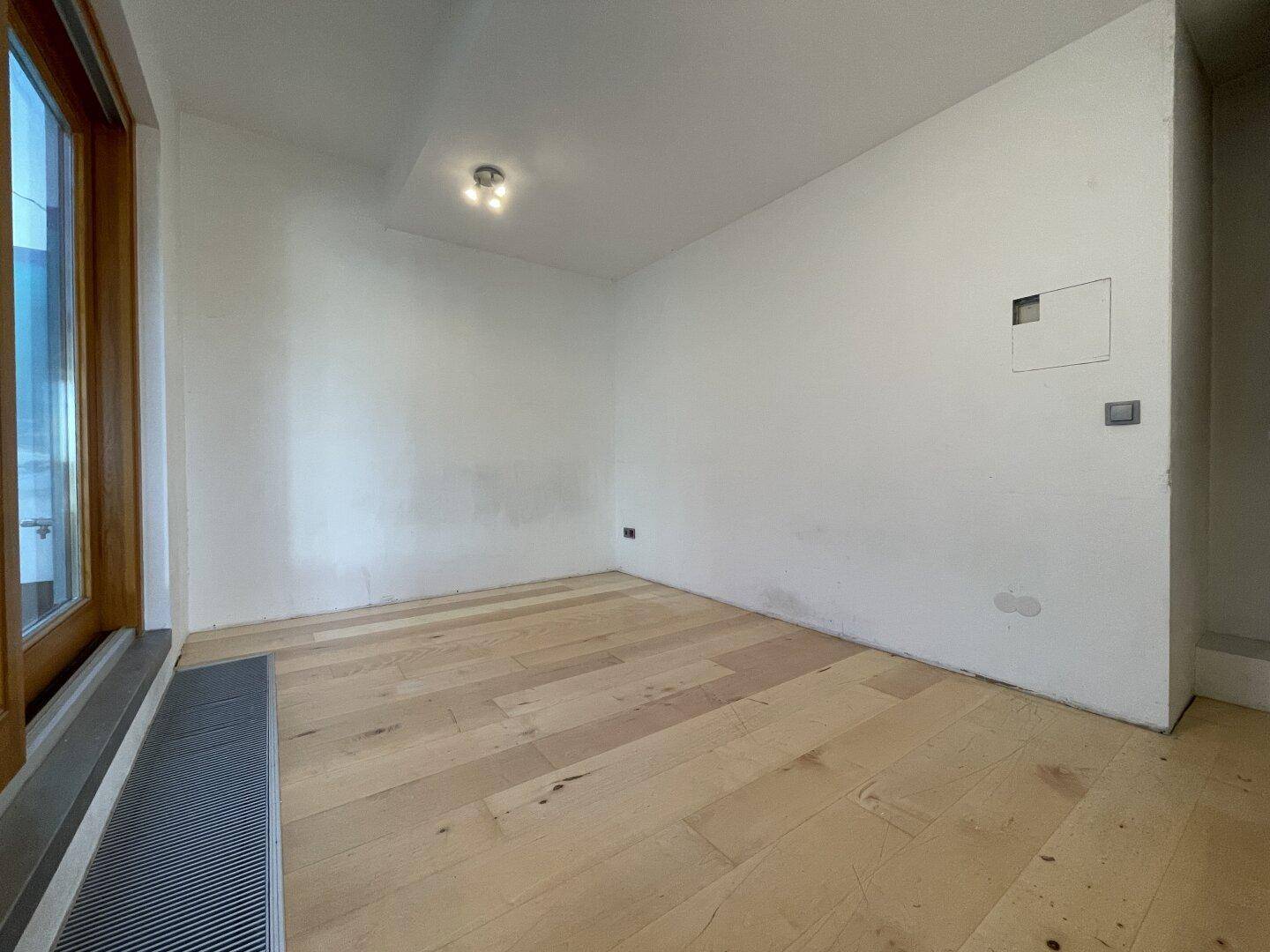 Großzügiges 4-Zimmer Büro mit Atrium direkt am Bahnhof-Liesing - More