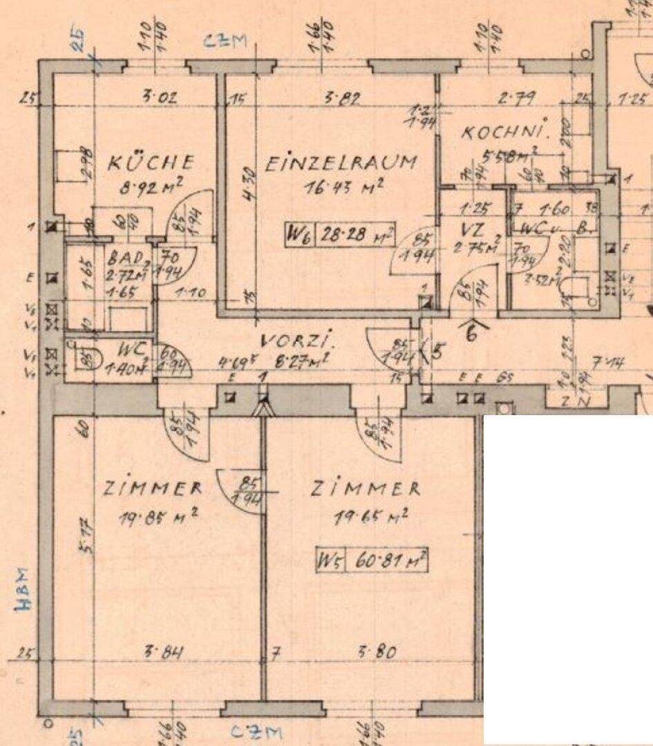 Grundriss einer Wohnung mit mehreren Zimmern, Küche und Bädern.
