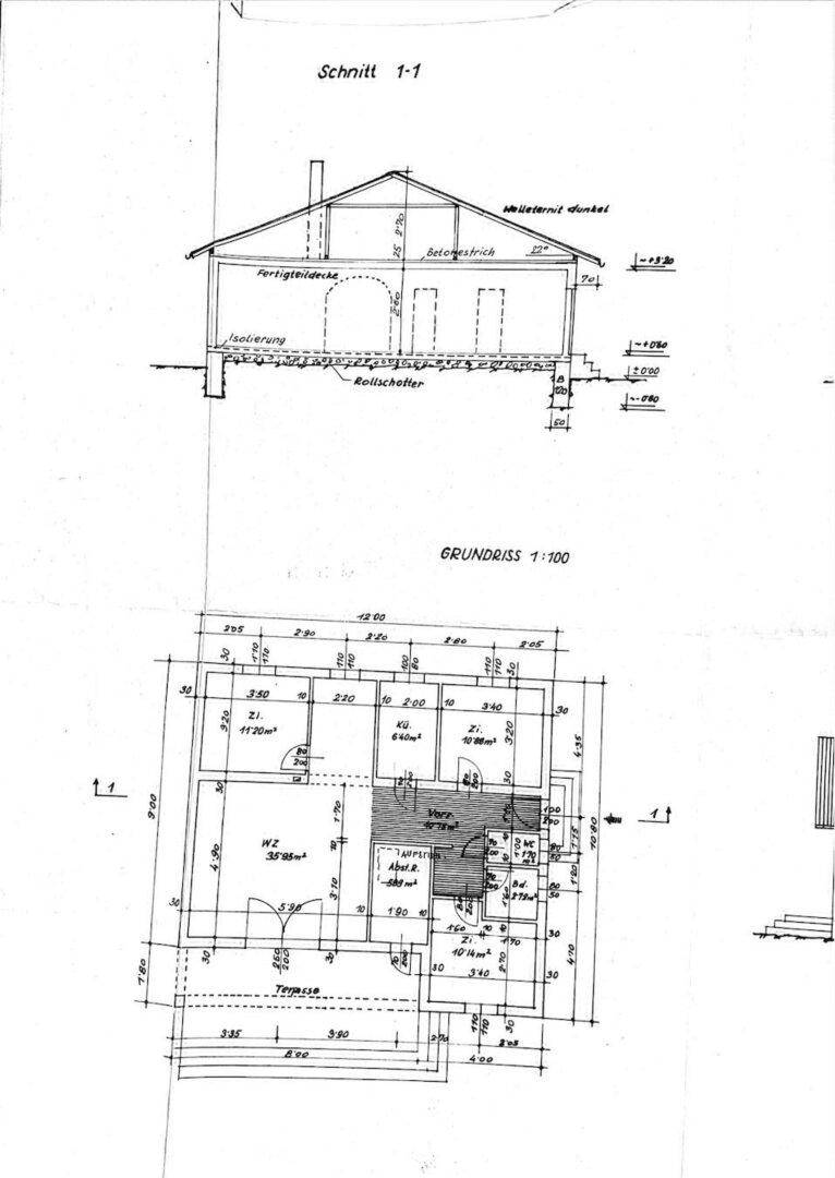 Grundriss und Schnitt eines Hauses mit Terrasse und Satteldach, inklusive Raumaufteilung.