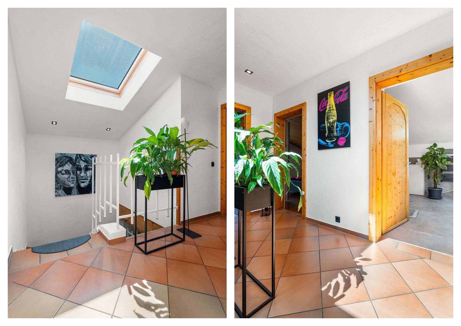 Heller Flur mit Terrakottafliesen, Holztüren und einem Dachfenster für natürliches Licht.
